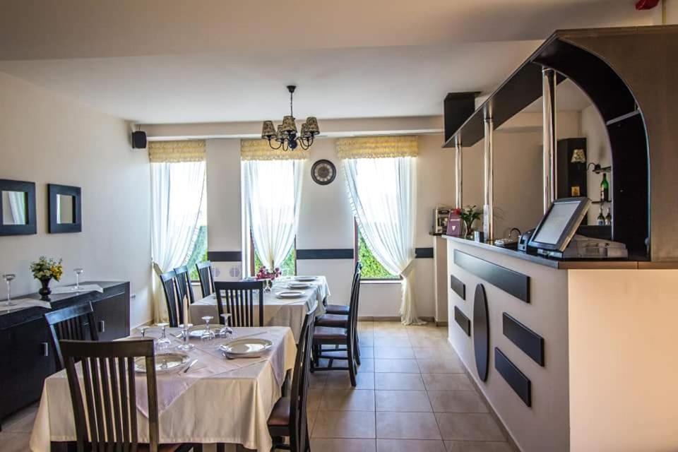 Pensiunea Perla Neamtului Minastirea Neamt Buitenkant foto
